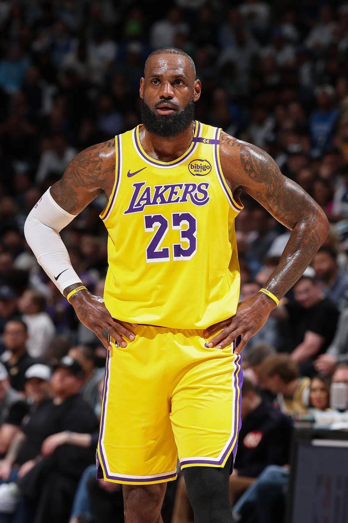 艾顿来了!詹姆斯与九位状元同队创NBA历史之最