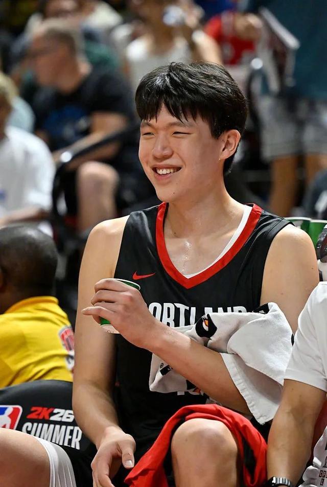 杨瀚森15分3板2帽得分新高夏联G3开拓者击败鹈鹕
