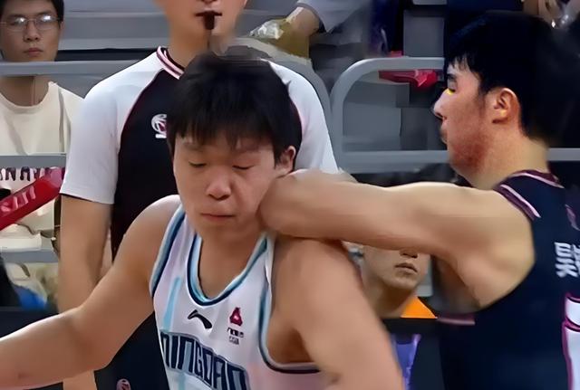 杨瀚森谈NBA的身体对抗：很强硬但比较文明不会有过度的动作